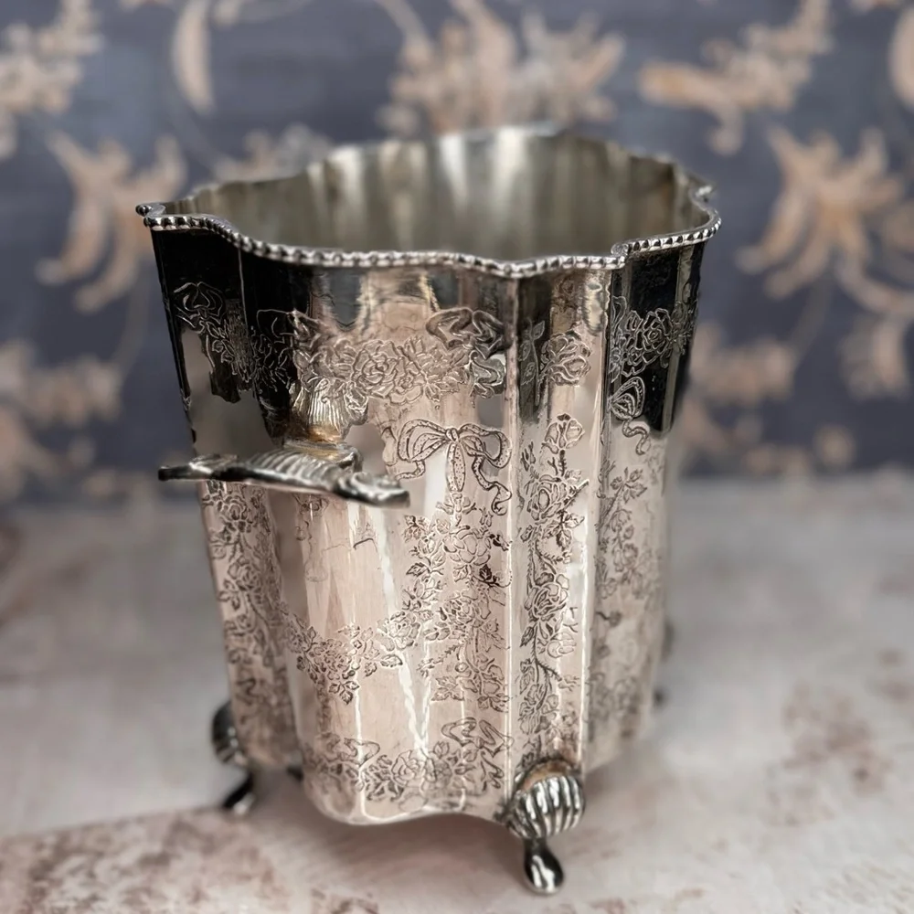 Estate vintage ornate